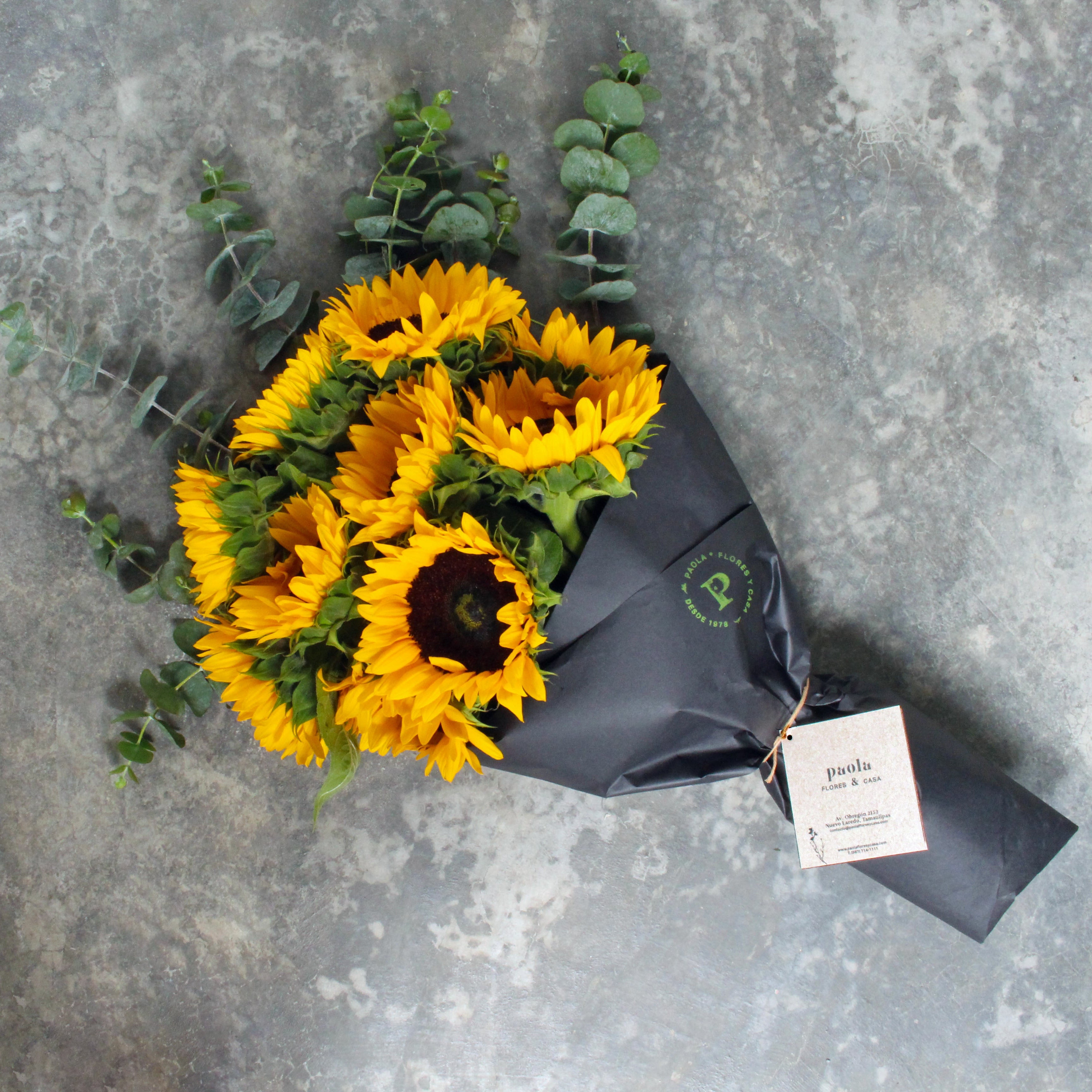 ramo de flores amarillas en Paola Flores y Casa, Nuevo Laredo