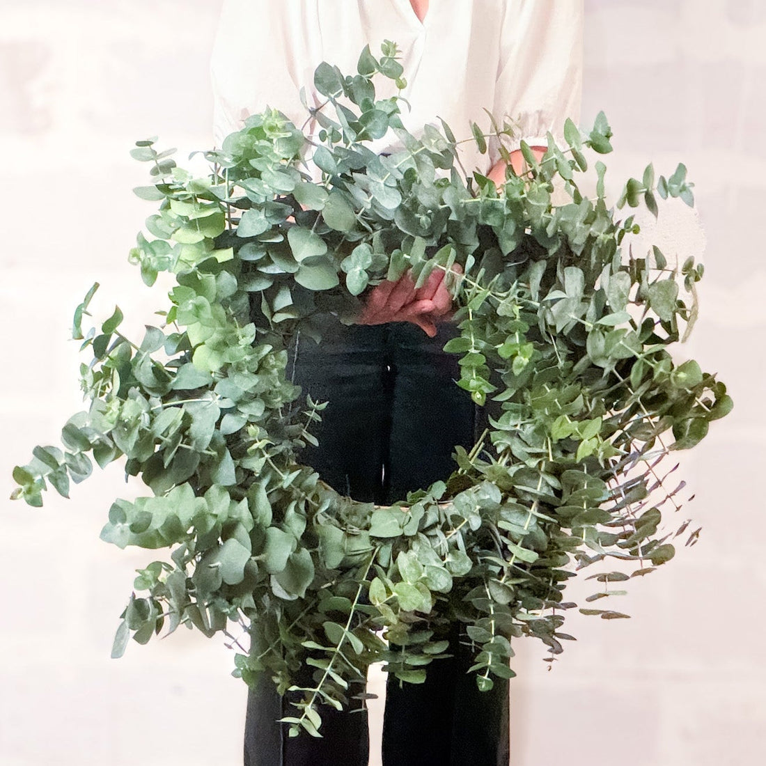 Corona de eucalipto natural para puerta